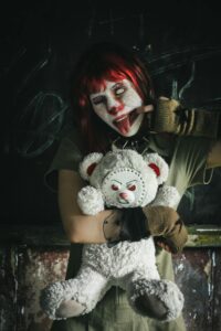 scary-girl-with-teddy-bear